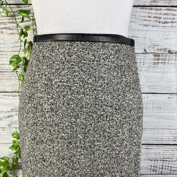 Worth Skirt size 4 Black Gray Wool Tweed Wrap Knee Faux Leather Career Modest - Picture 3 of 13